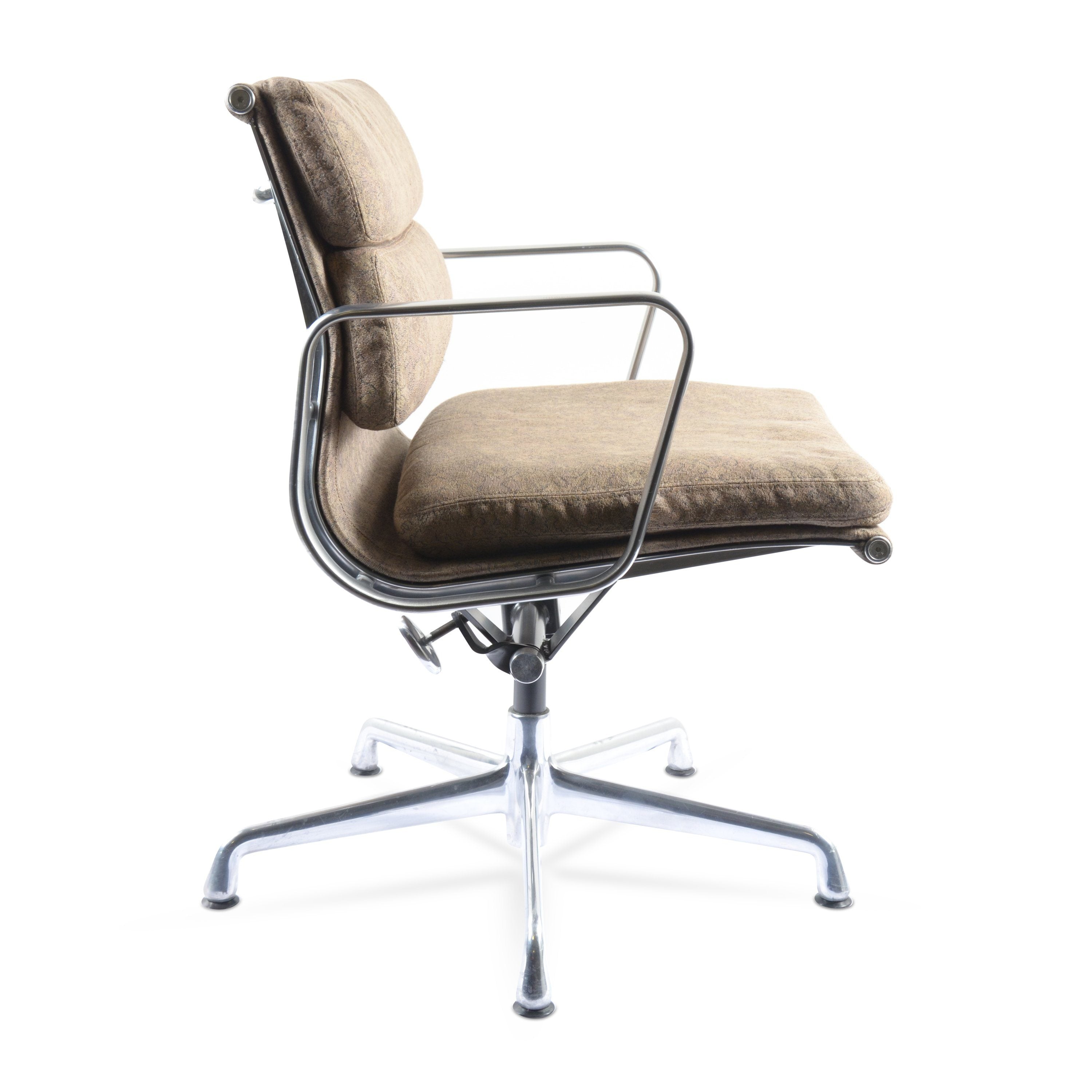 Herman Miller Used Eames® aluminum group soft pad chair Renewed 