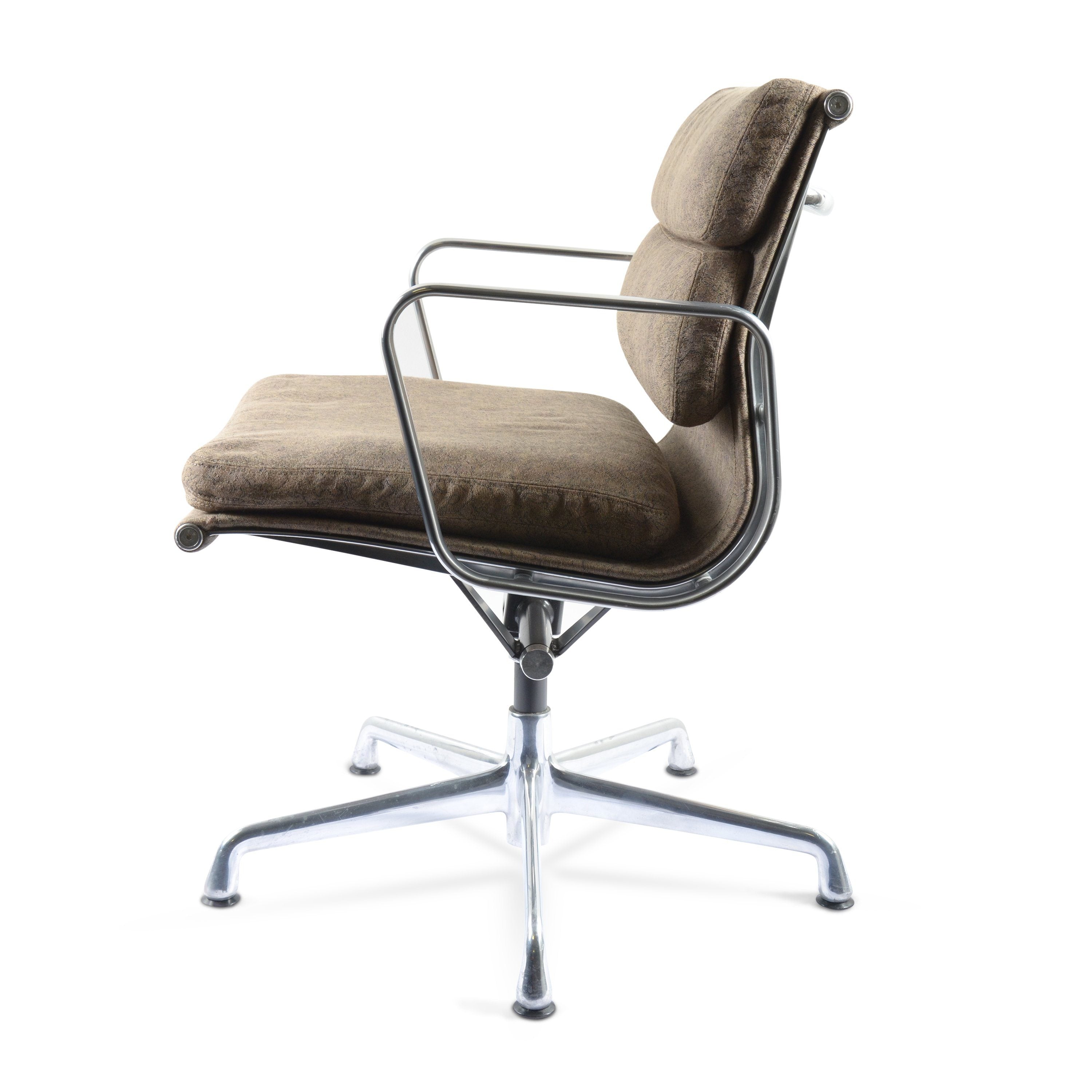 Herman Miller Used Eames® aluminum group soft pad chair Renewed 